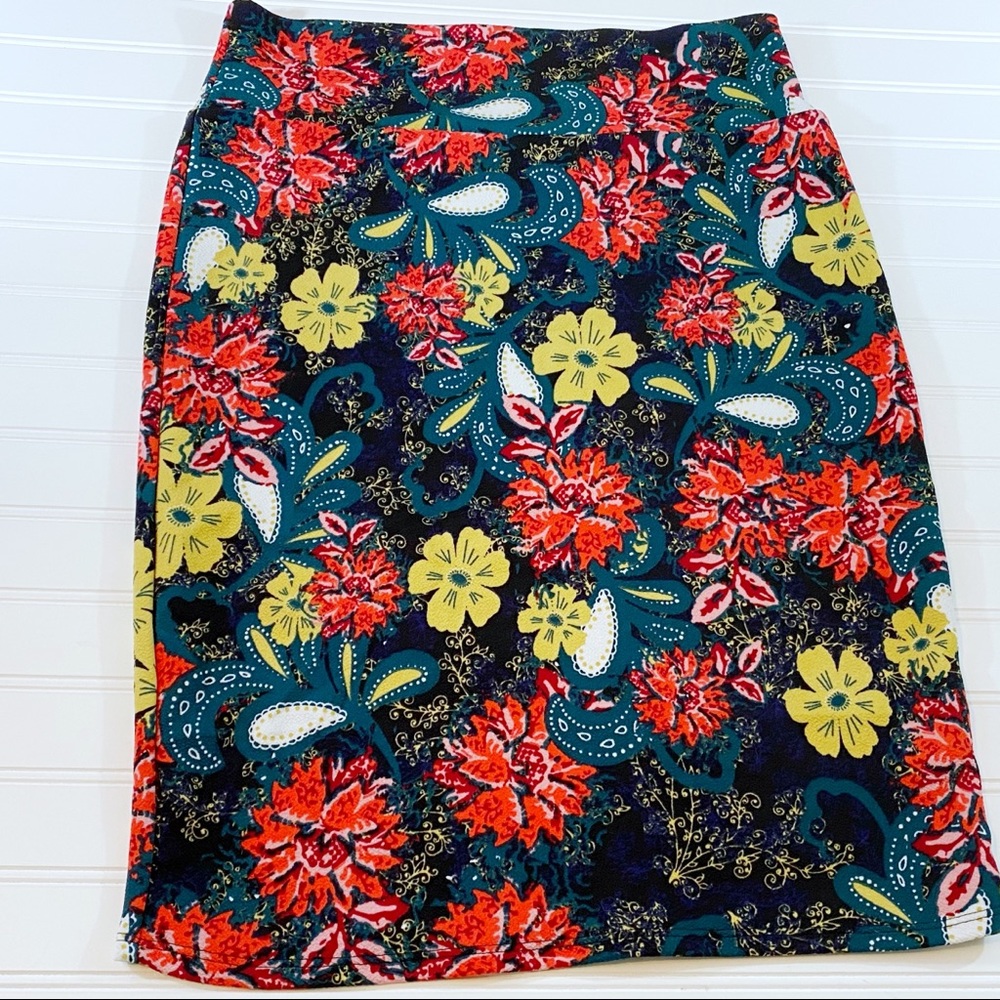 Large LuLaRoe Cassie pencil skirt
